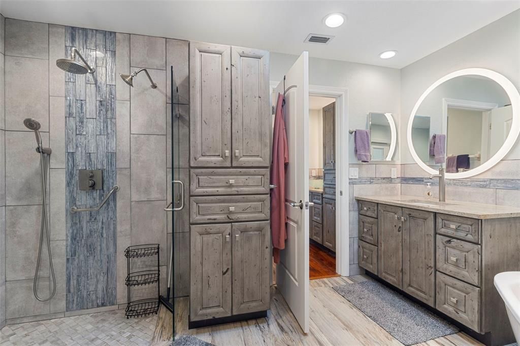 Active With Contract: $406,000 (3 beds, 2 baths, 1957 Square Feet)