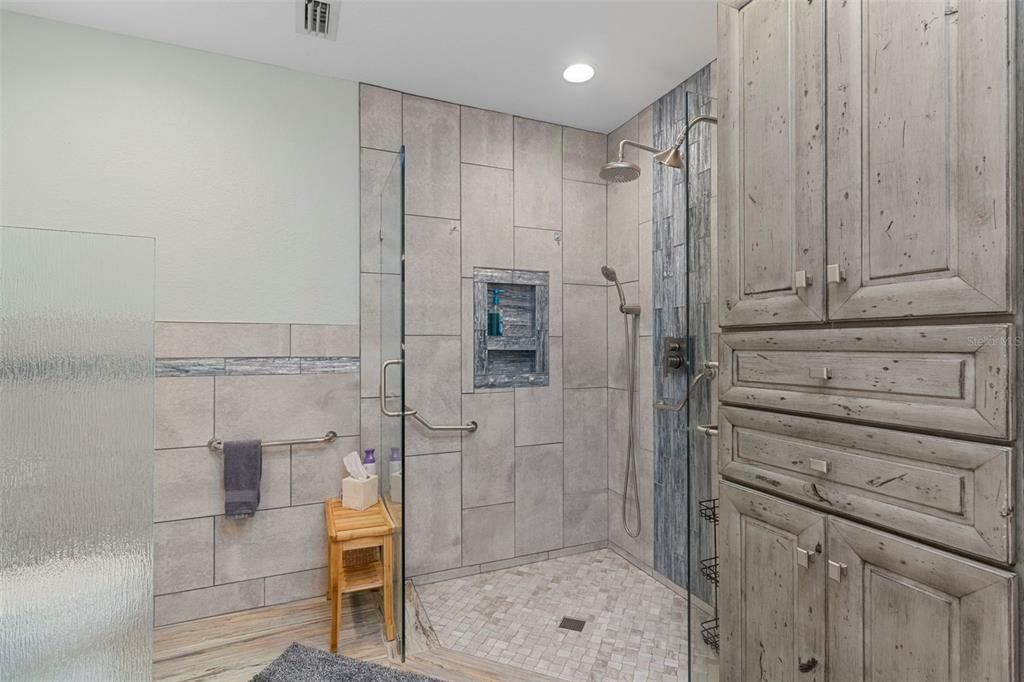 Active With Contract: $406,000 (3 beds, 2 baths, 1957 Square Feet)