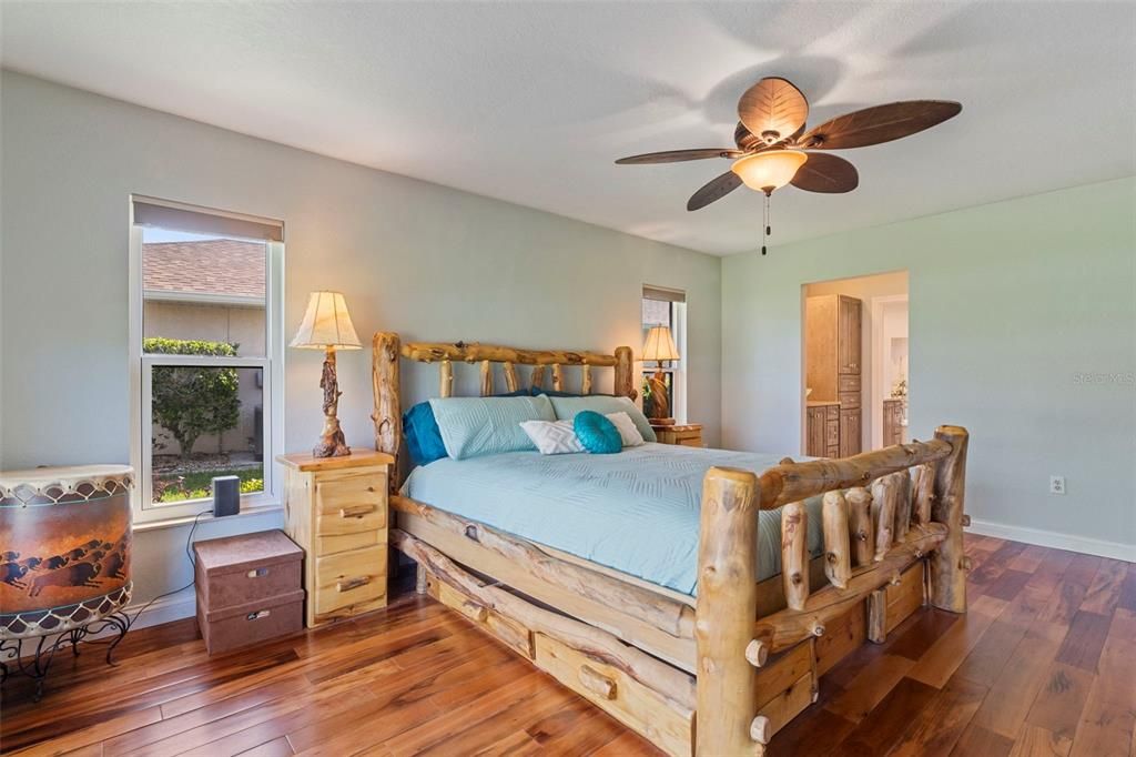 Active With Contract: $406,000 (3 beds, 2 baths, 1957 Square Feet)