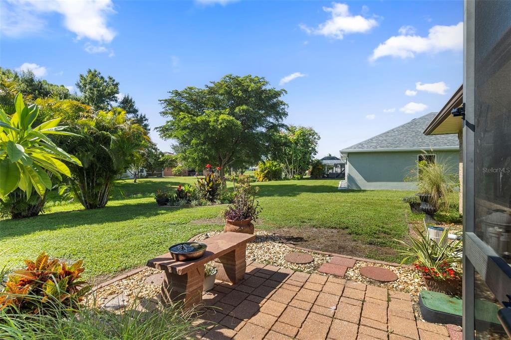 Active With Contract: $406,000 (3 beds, 2 baths, 1957 Square Feet)