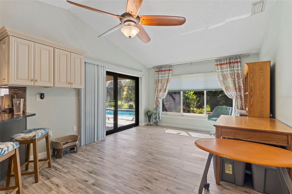 Active With Contract: $406,000 (3 beds, 2 baths, 1957 Square Feet)