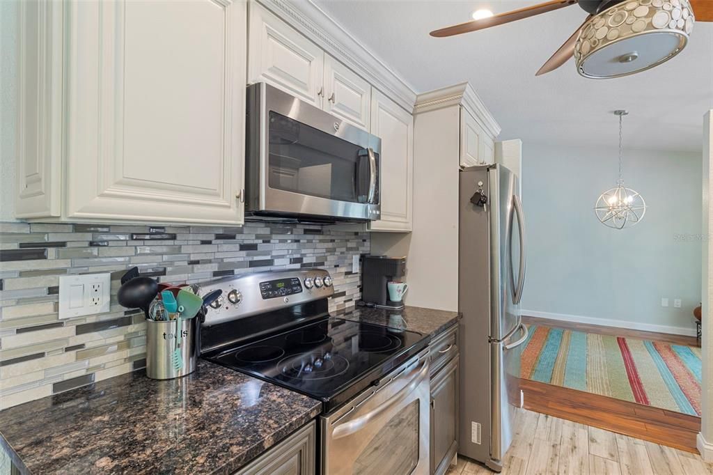 Active With Contract: $406,000 (3 beds, 2 baths, 1957 Square Feet)