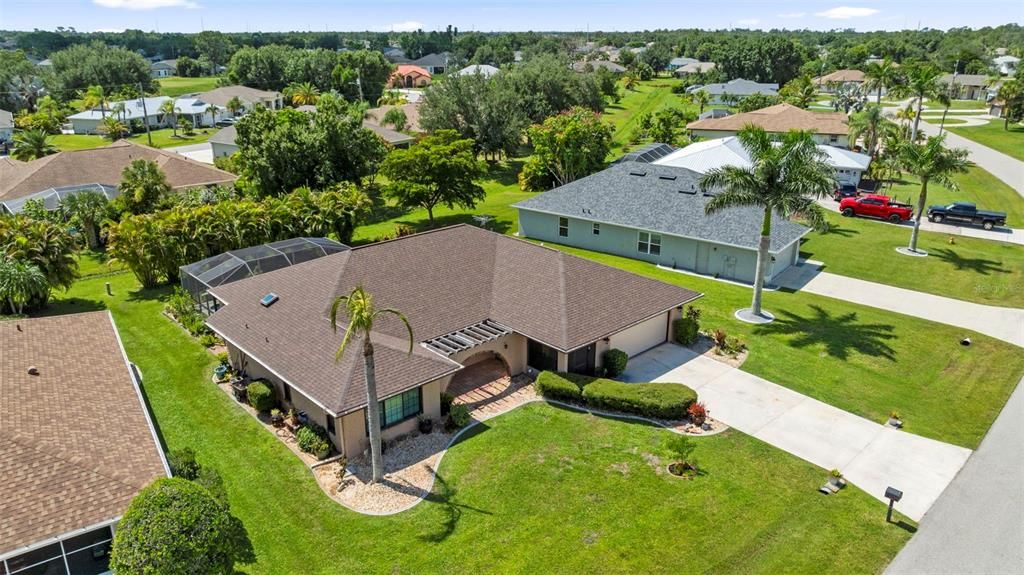 Active With Contract: $406,000 (3 beds, 2 baths, 1957 Square Feet)