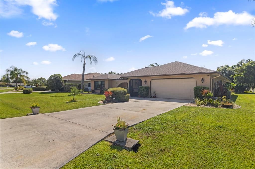 Active With Contract: $406,000 (3 beds, 2 baths, 1957 Square Feet)