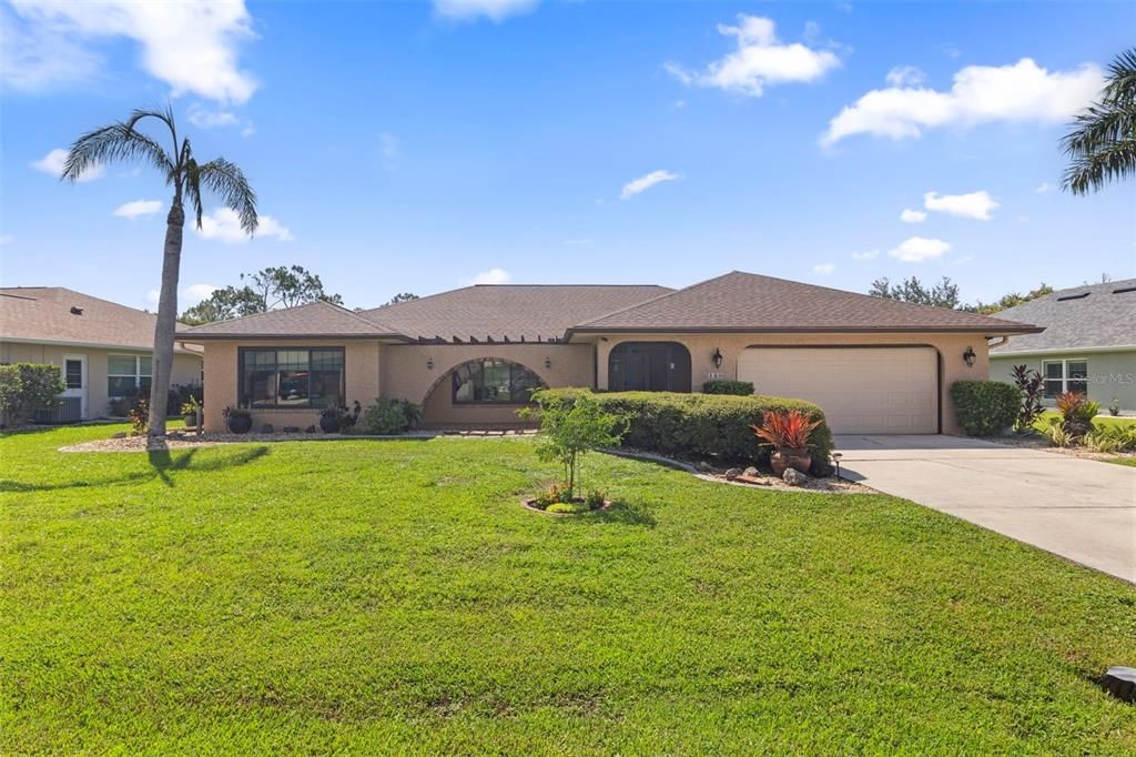 Active With Contract: $406,000 (3 beds, 2 baths, 1957 Square Feet)