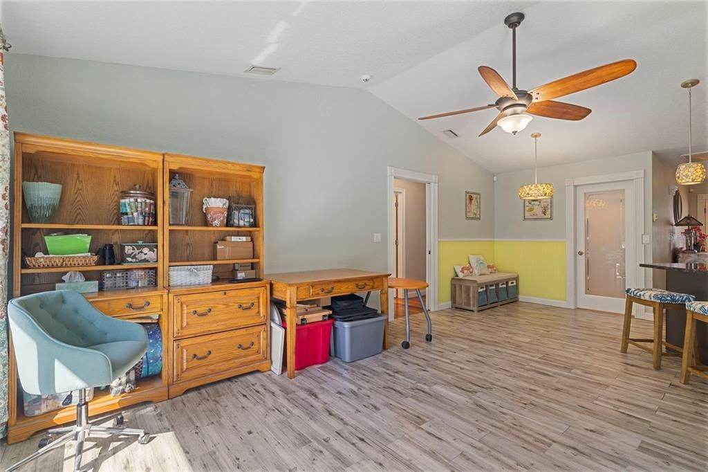Active With Contract: $406,000 (3 beds, 2 baths, 1957 Square Feet)