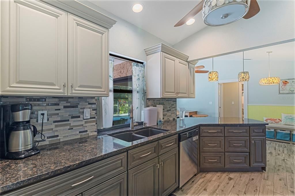 Active With Contract: $406,000 (3 beds, 2 baths, 1957 Square Feet)