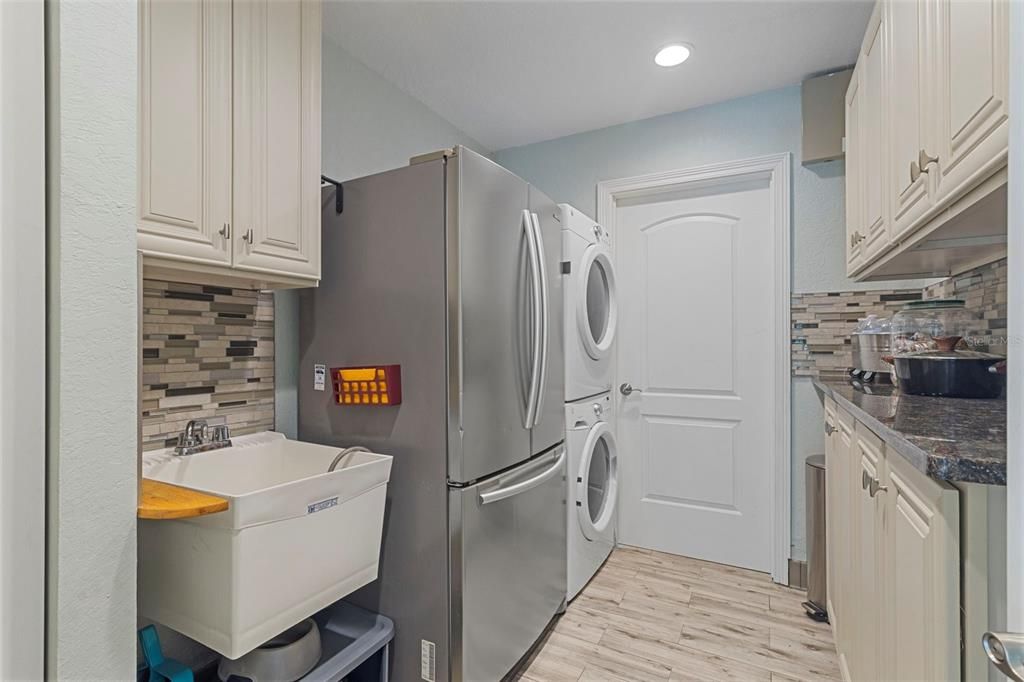 Active With Contract: $406,000 (3 beds, 2 baths, 1957 Square Feet)