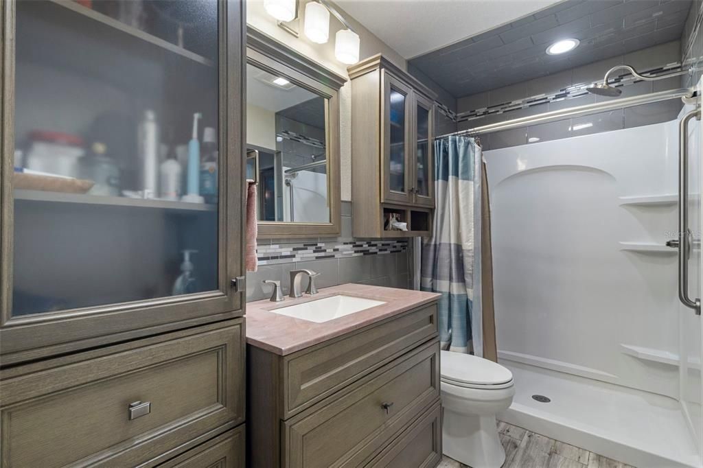 Active With Contract: $406,000 (3 beds, 2 baths, 1957 Square Feet)