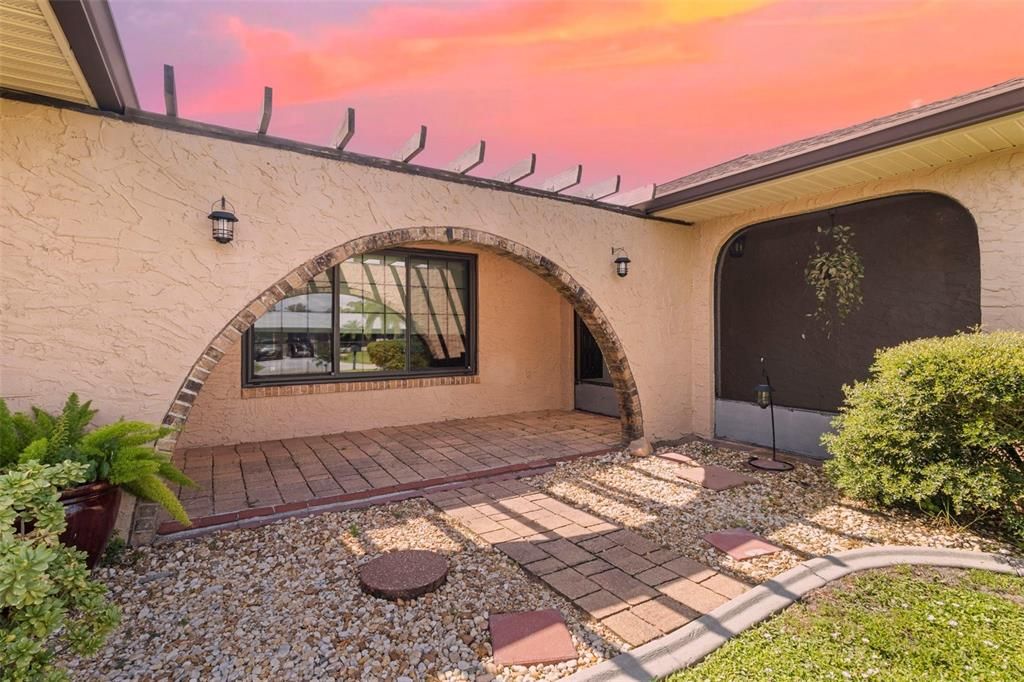 Active With Contract: $406,000 (3 beds, 2 baths, 1957 Square Feet)