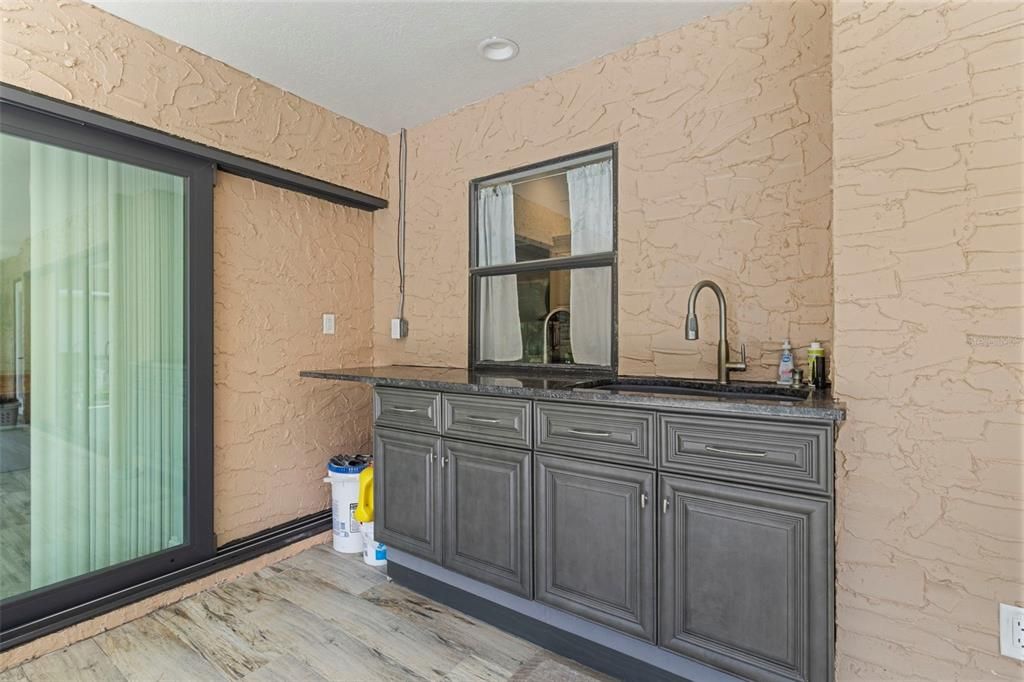 Active With Contract: $406,000 (3 beds, 2 baths, 1957 Square Feet)