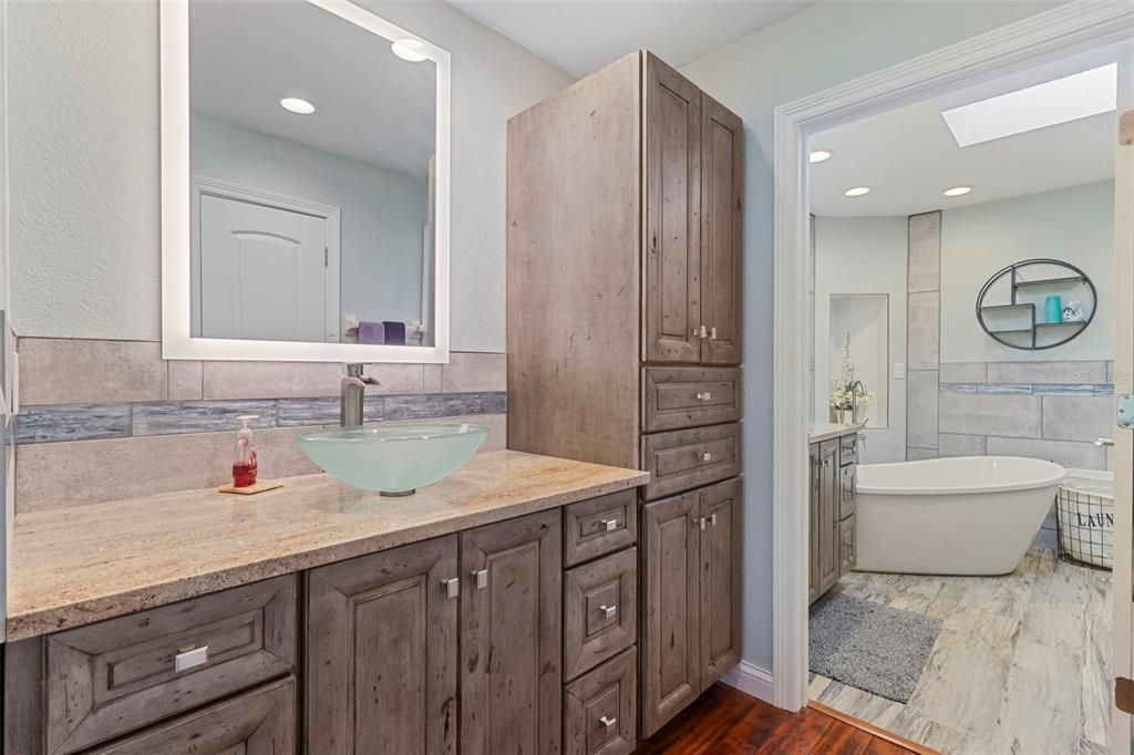 Active With Contract: $406,000 (3 beds, 2 baths, 1957 Square Feet)