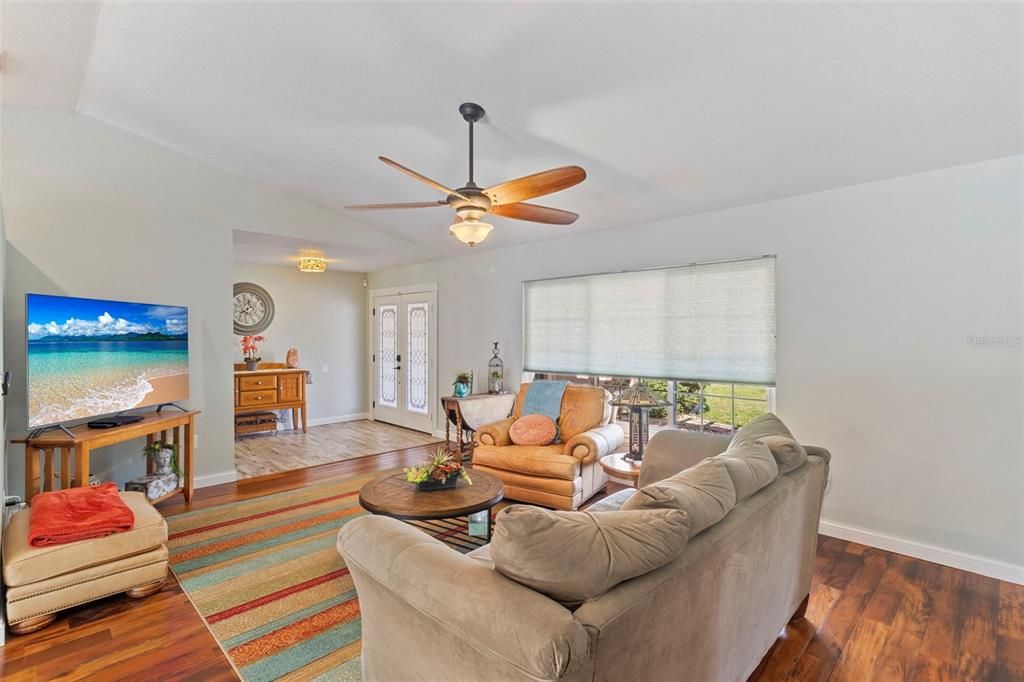 Active With Contract: $406,000 (3 beds, 2 baths, 1957 Square Feet)