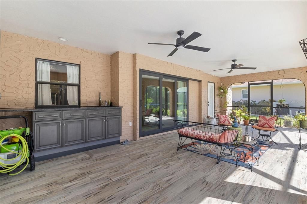 Active With Contract: $406,000 (3 beds, 2 baths, 1957 Square Feet)