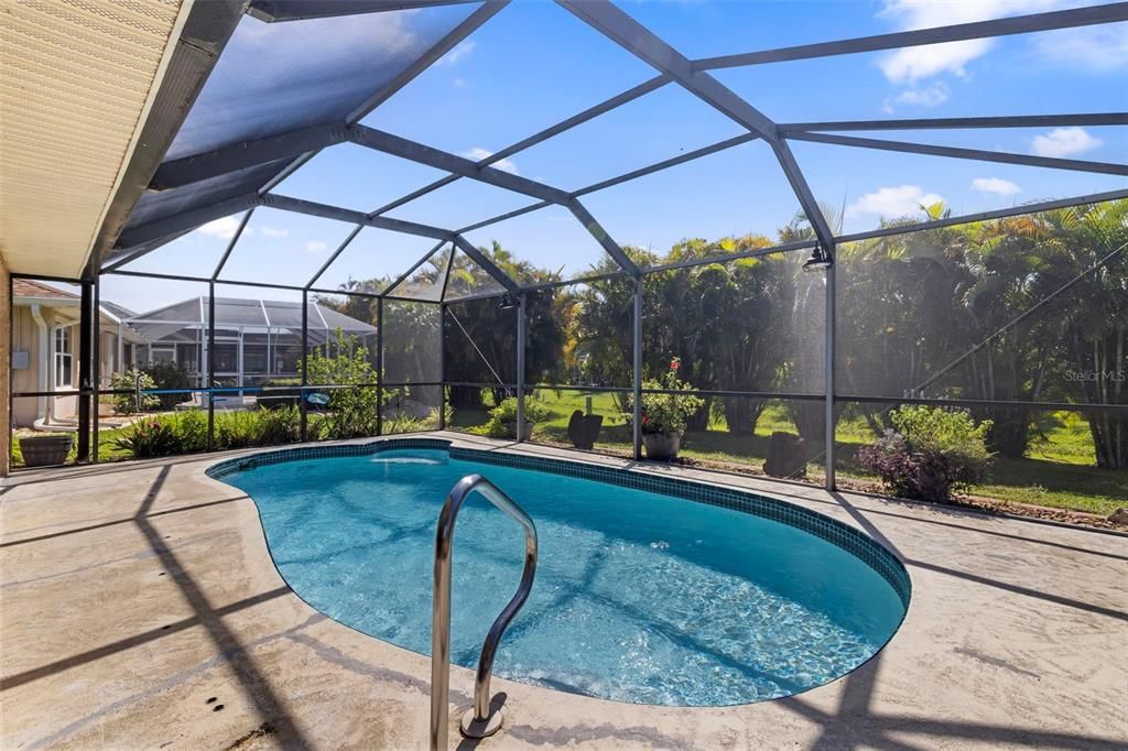 Active With Contract: $406,000 (3 beds, 2 baths, 1957 Square Feet)