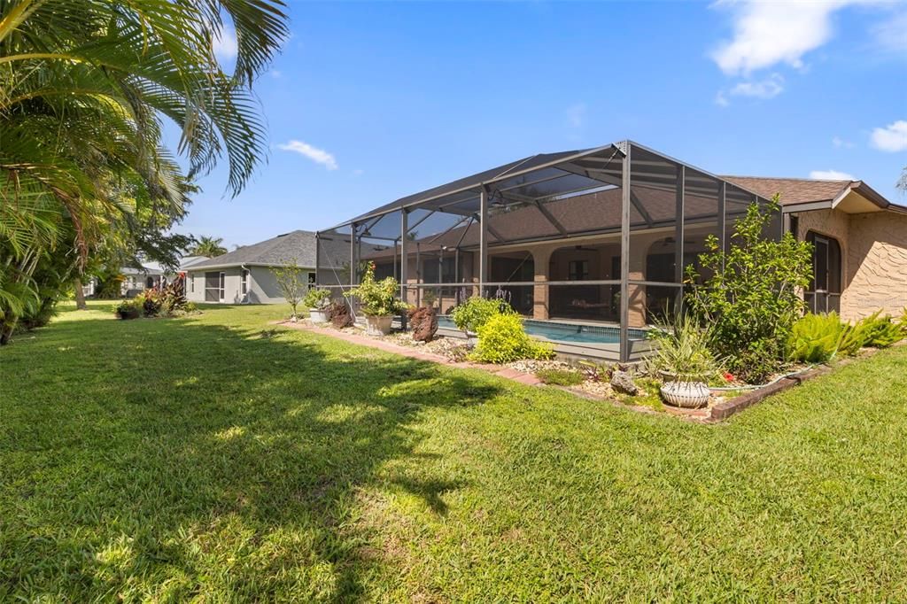 Active With Contract: $406,000 (3 beds, 2 baths, 1957 Square Feet)