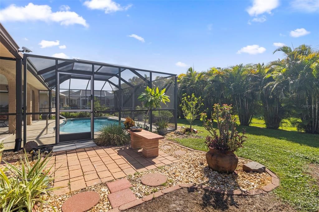 Active With Contract: $406,000 (3 beds, 2 baths, 1957 Square Feet)