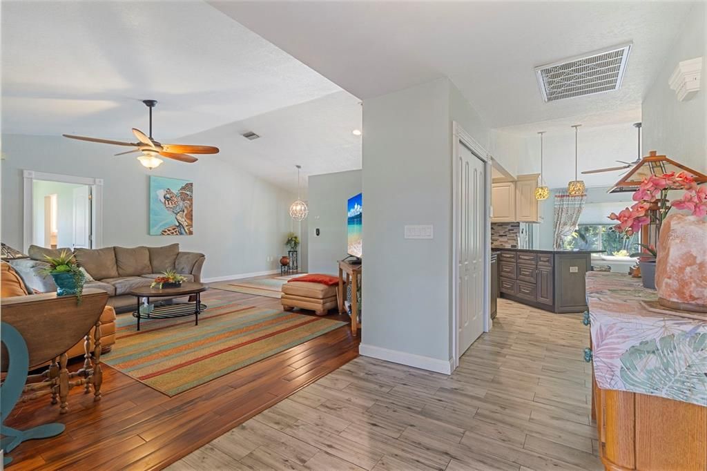 Active With Contract: $406,000 (3 beds, 2 baths, 1957 Square Feet)