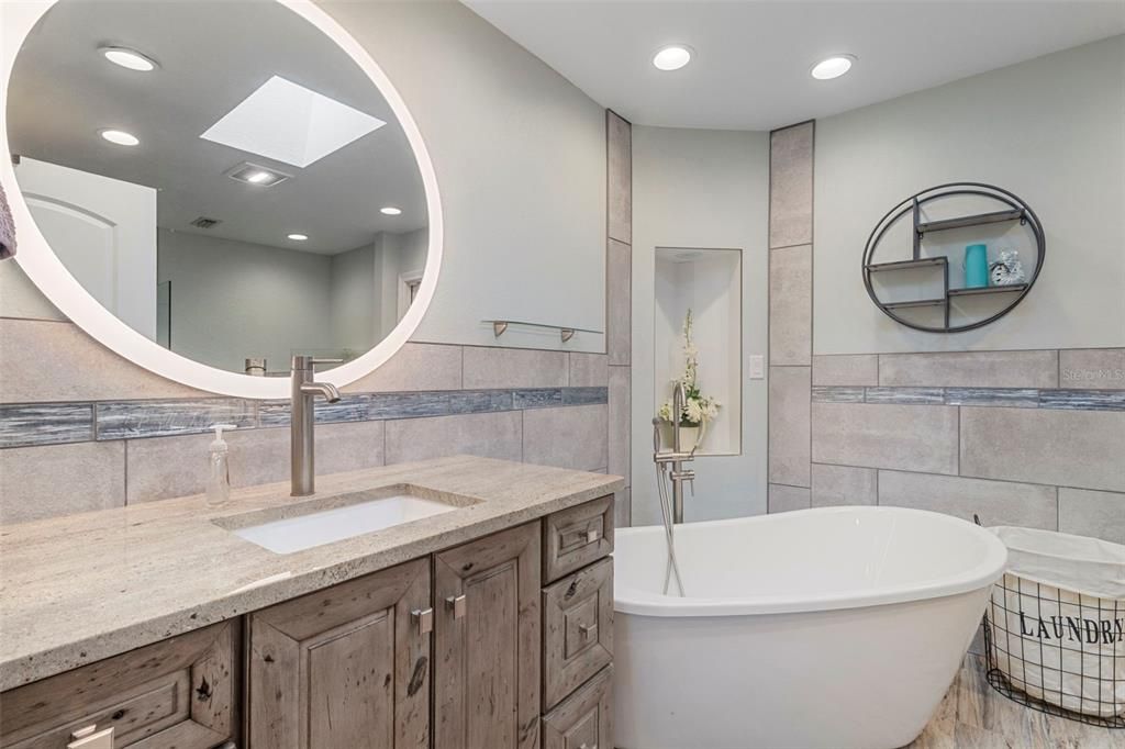 Active With Contract: $406,000 (3 beds, 2 baths, 1957 Square Feet)