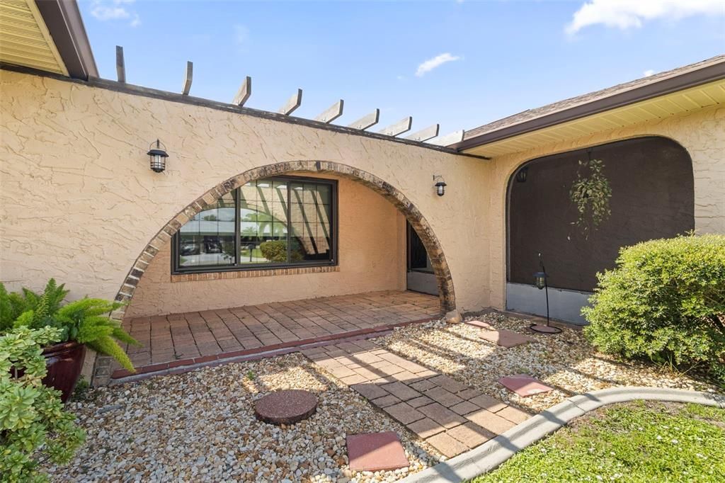 Active With Contract: $406,000 (3 beds, 2 baths, 1957 Square Feet)