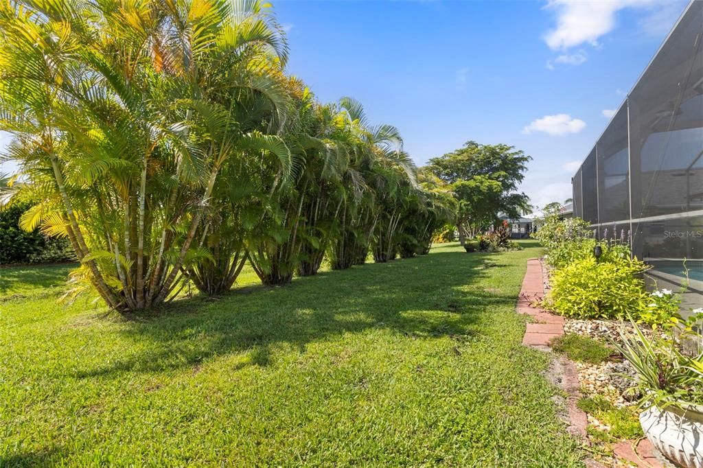 Active With Contract: $406,000 (3 beds, 2 baths, 1957 Square Feet)