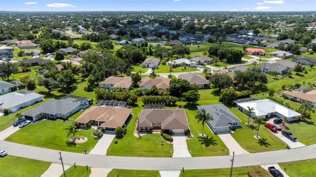 Active With Contract: $406,000 (3 beds, 2 baths, 1957 Square Feet)