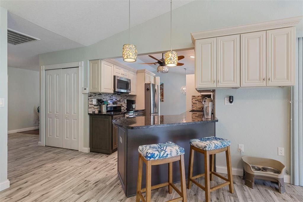 Active With Contract: $406,000 (3 beds, 2 baths, 1957 Square Feet)