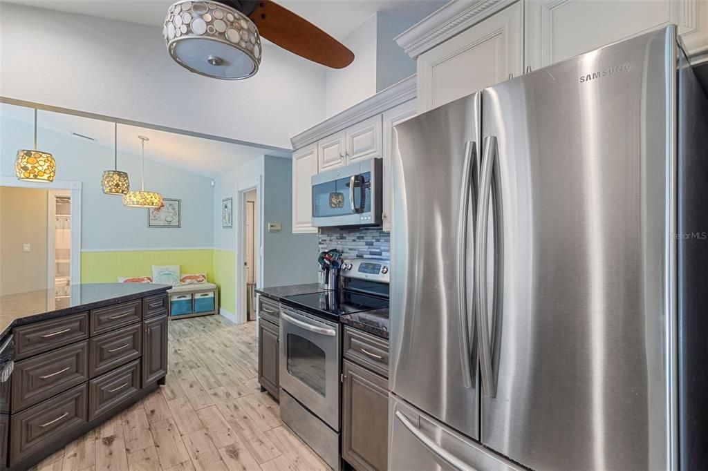 Active With Contract: $406,000 (3 beds, 2 baths, 1957 Square Feet)