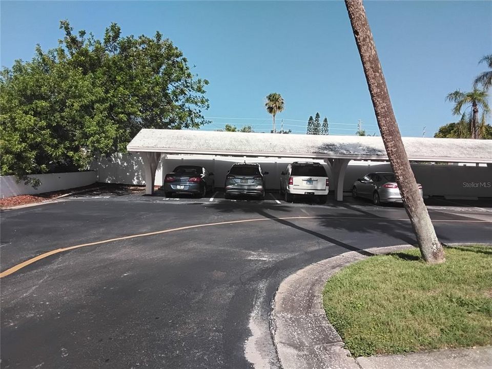 Active With Contract: $1,800 (1 beds, 1 baths, 840 Square Feet)