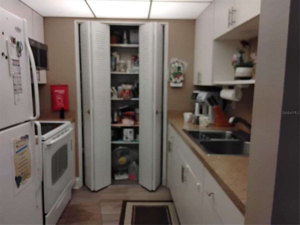 Active With Contract: $1,800 (1 beds, 1 baths, 840 Square Feet)