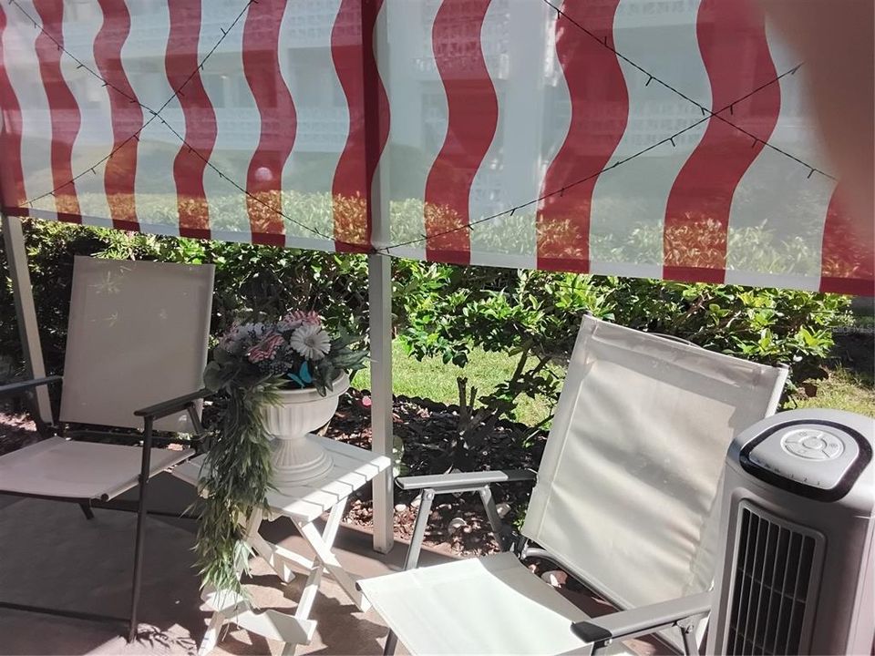 Active With Contract: $1,800 (1 beds, 1 baths, 840 Square Feet)