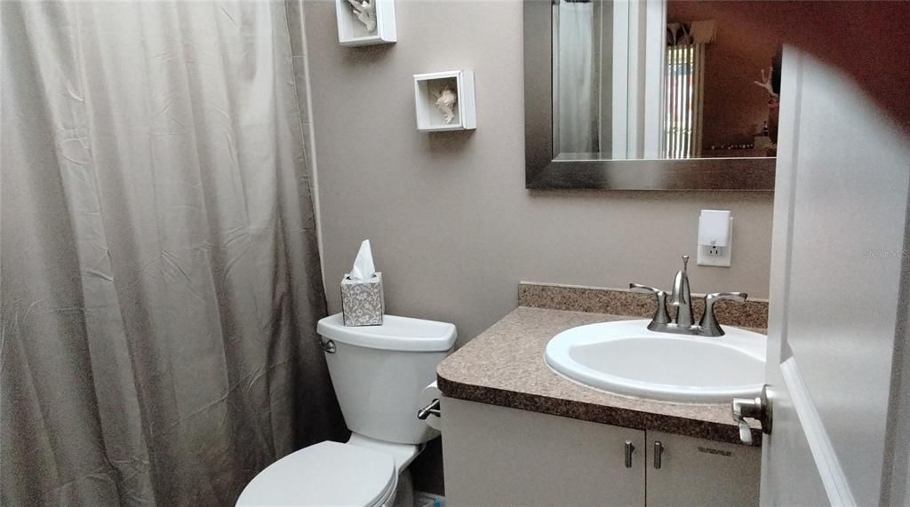 Active With Contract: $1,800 (1 beds, 1 baths, 840 Square Feet)