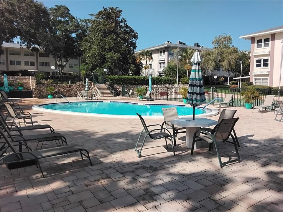 Active With Contract: $1,800 (1 beds, 1 baths, 840 Square Feet)