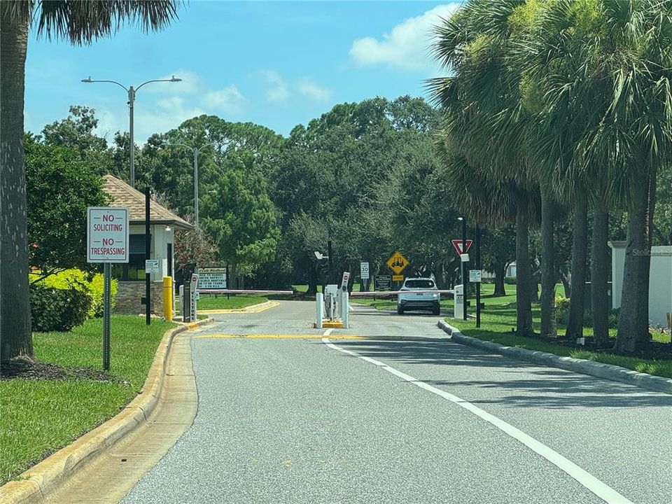 На продажу: $190,000 (2 спален, 2 ванн, 879 Квадратных фут)