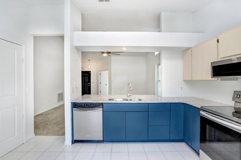 Active With Contract: $314,900 (3 beds, 2 baths, 1239 Square Feet)