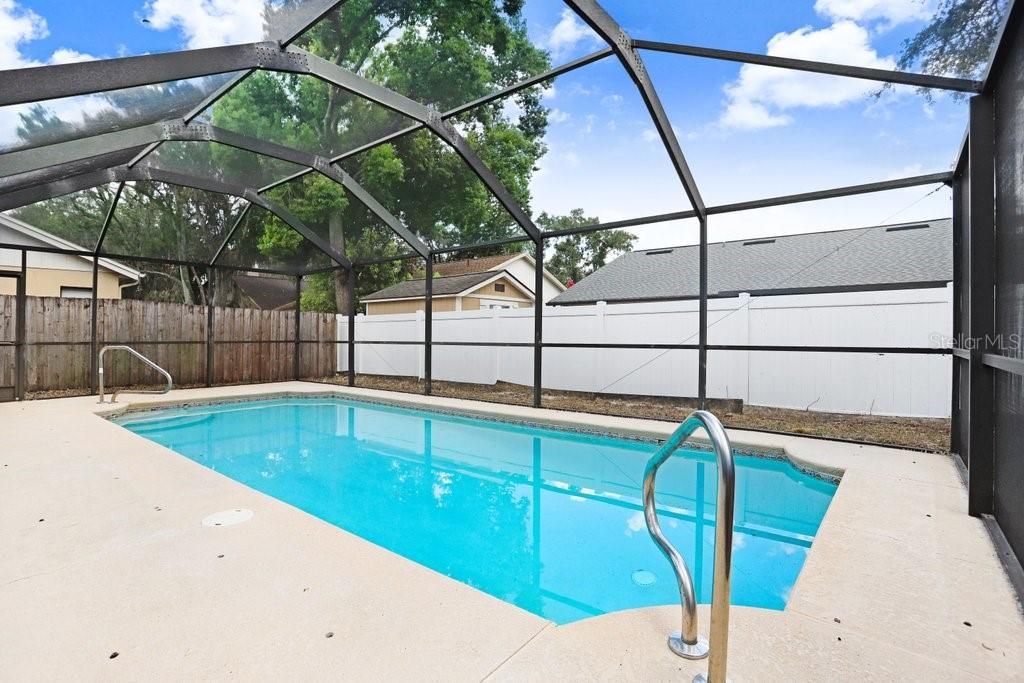 Active With Contract: $314,900 (3 beds, 2 baths, 1239 Square Feet)