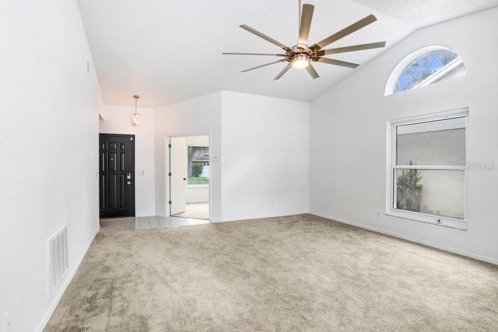 Active With Contract: $314,900 (3 beds, 2 baths, 1239 Square Feet)