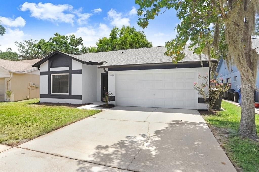 Active With Contract: $314,900 (3 beds, 2 baths, 1239 Square Feet)