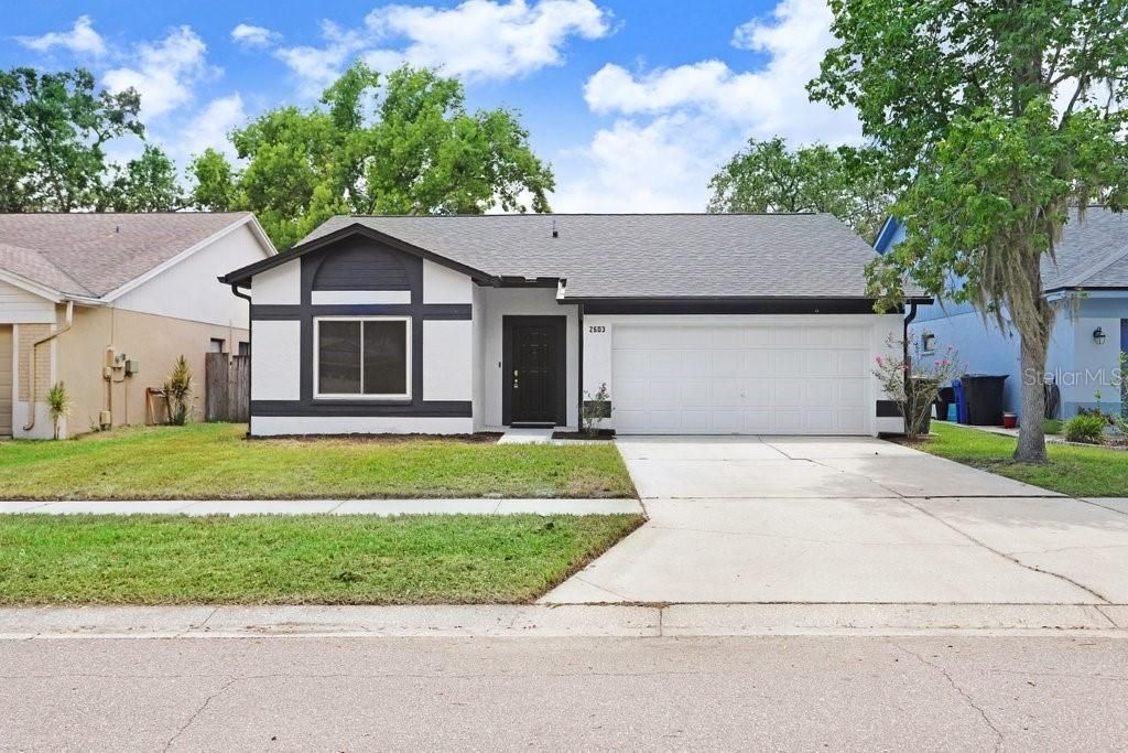 Active With Contract: $314,900 (3 beds, 2 baths, 1239 Square Feet)