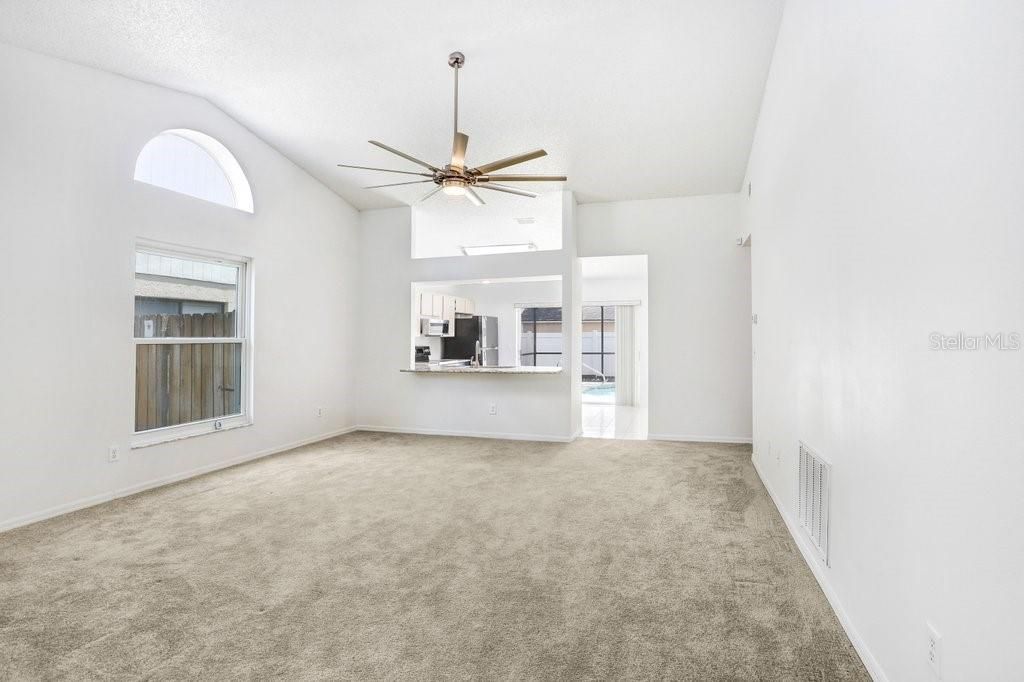 Active With Contract: $314,900 (3 beds, 2 baths, 1239 Square Feet)