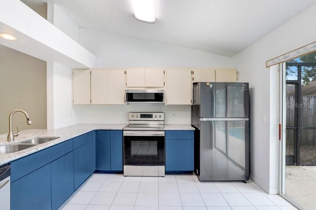 Active With Contract: $314,900 (3 beds, 2 baths, 1239 Square Feet)