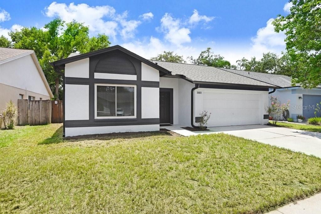 Active With Contract: $314,900 (3 beds, 2 baths, 1239 Square Feet)