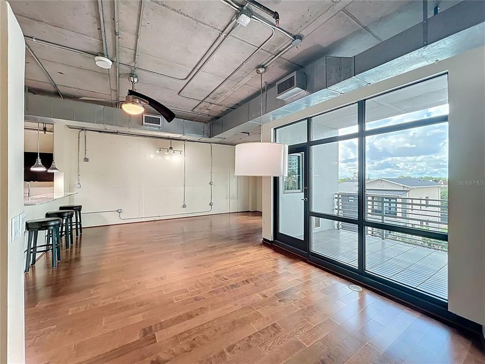 For Sale: $365,000 (2 beds, 2 baths, 1338 Square Feet)