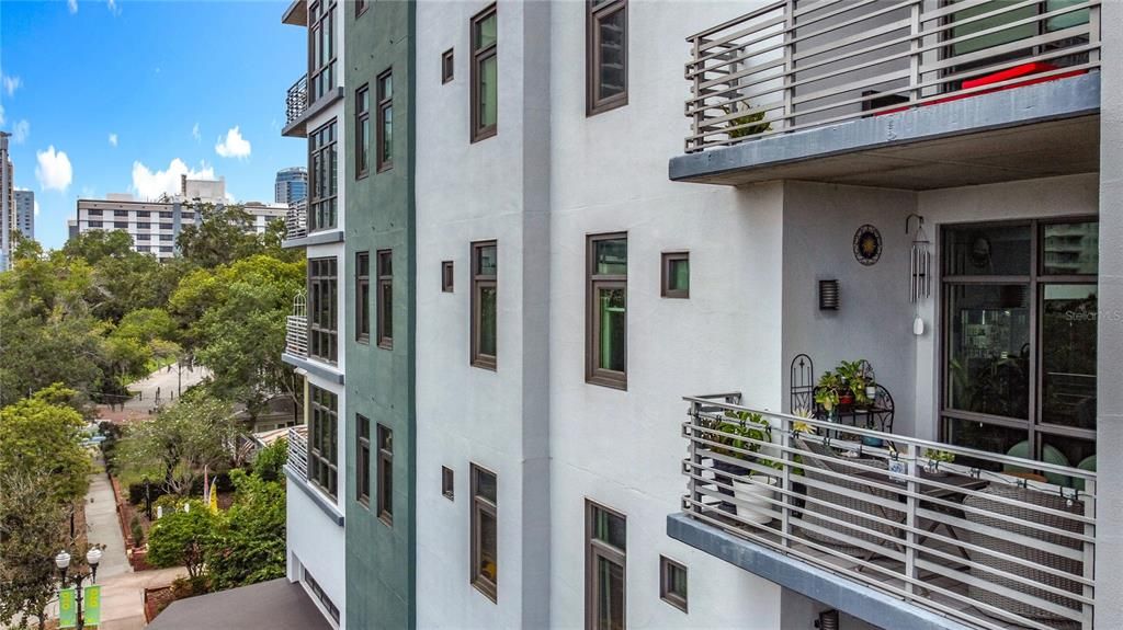 For Sale: $365,000 (2 beds, 2 baths, 1338 Square Feet)