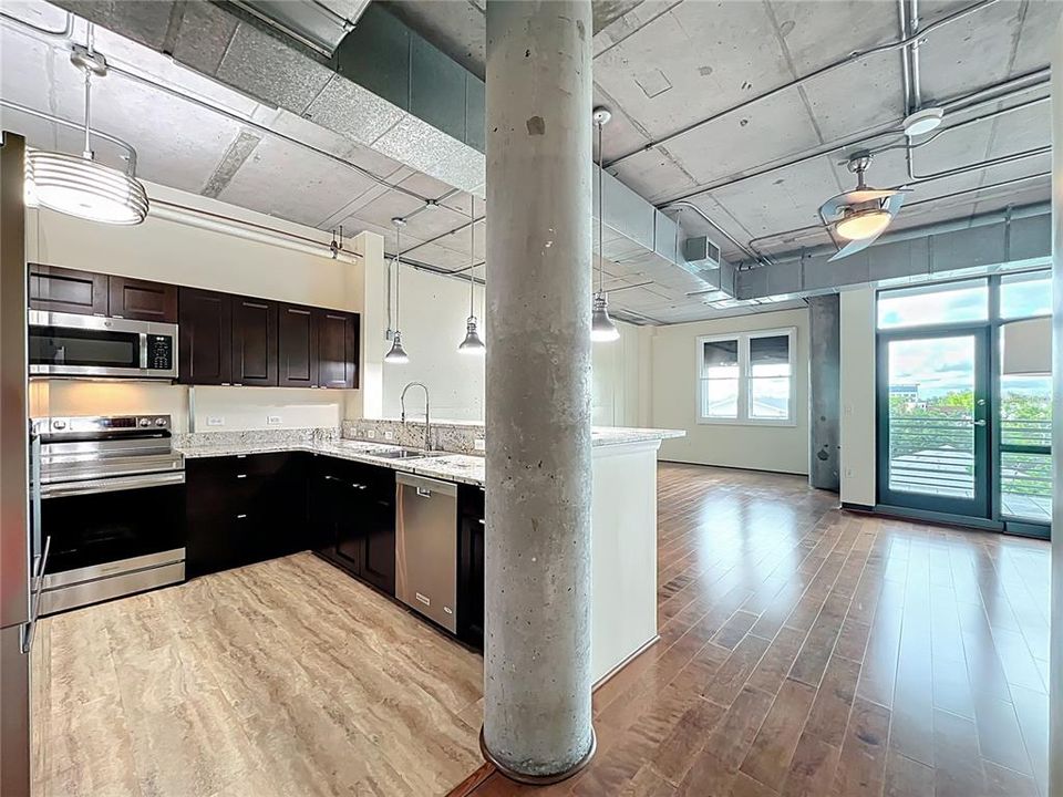 For Sale: $365,000 (2 beds, 2 baths, 1338 Square Feet)