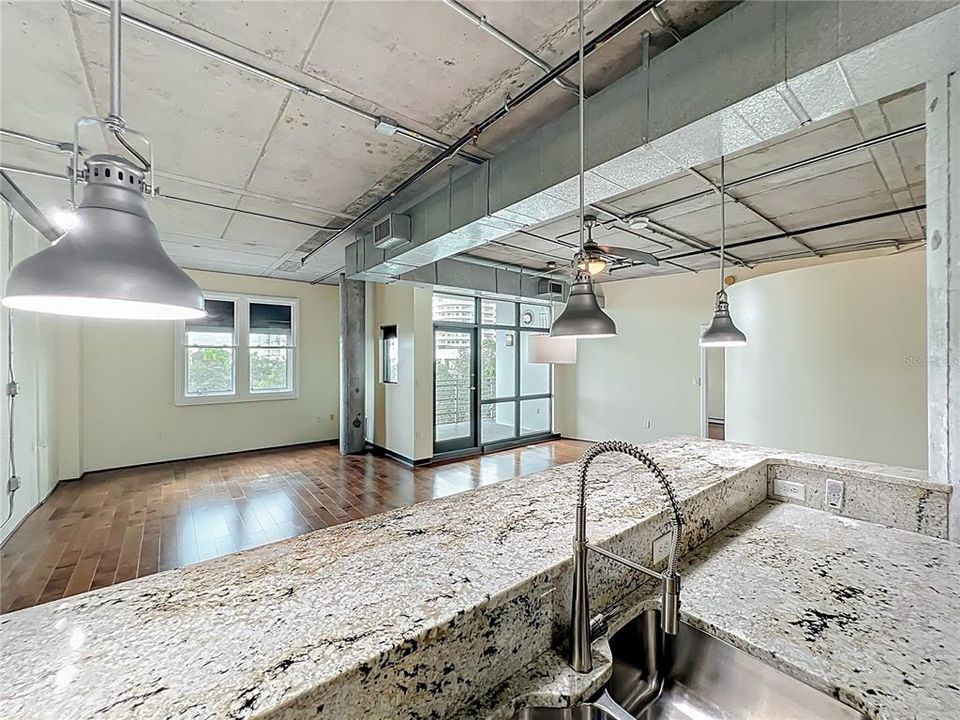 For Sale: $365,000 (2 beds, 2 baths, 1338 Square Feet)