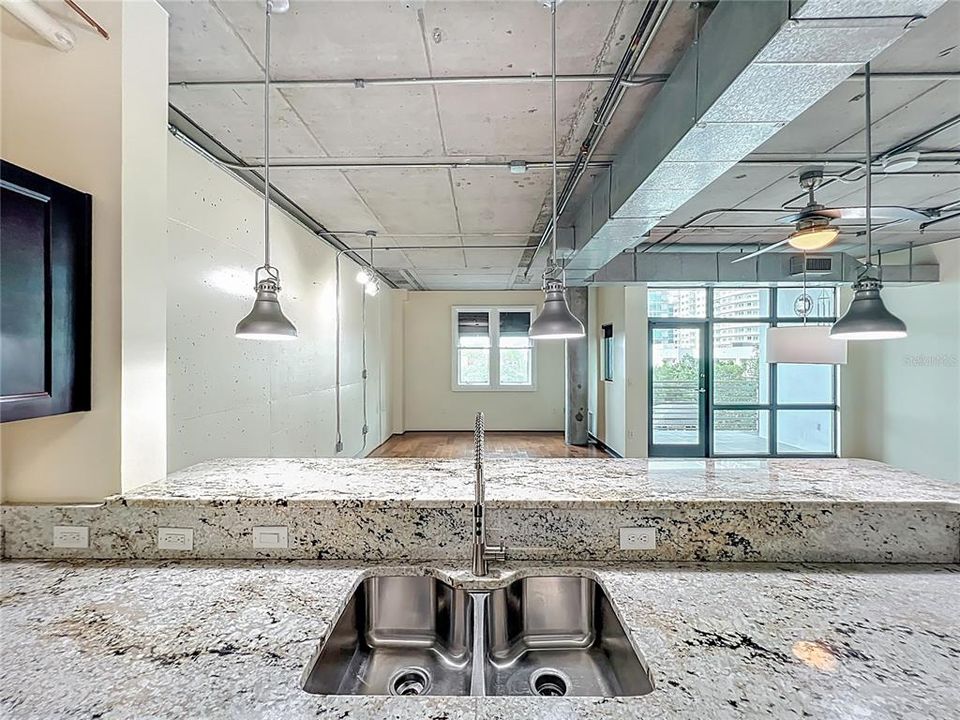 For Sale: $365,000 (2 beds, 2 baths, 1338 Square Feet)