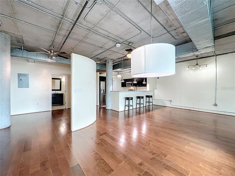 For Sale: $365,000 (2 beds, 2 baths, 1338 Square Feet)