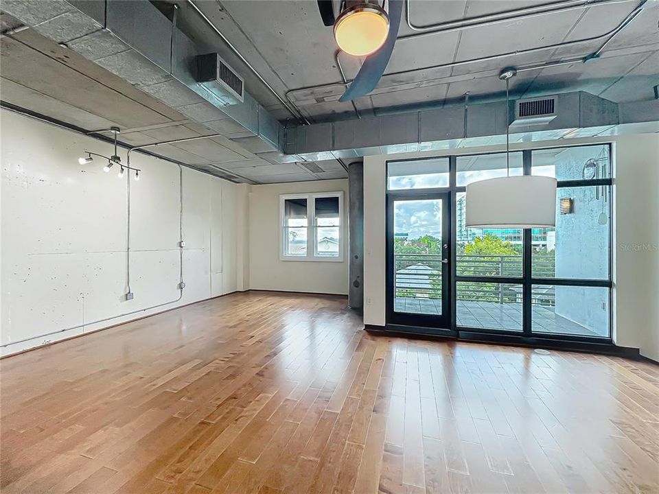 For Sale: $365,000 (2 beds, 2 baths, 1338 Square Feet)