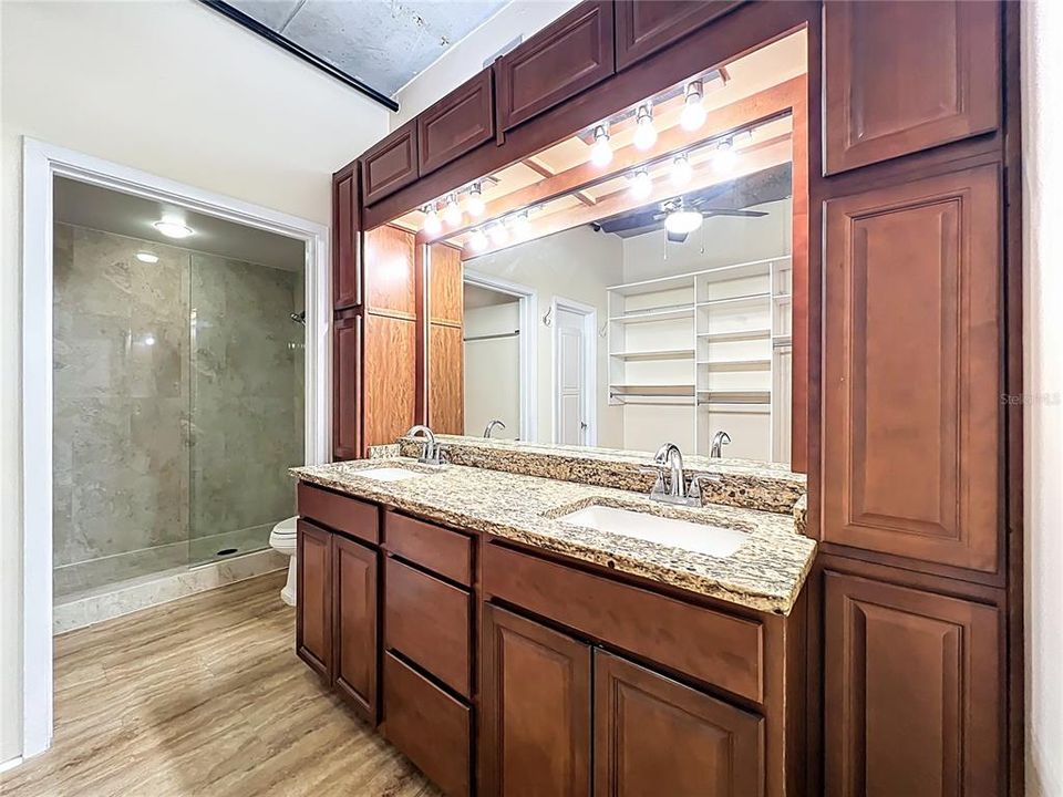 For Sale: $365,000 (2 beds, 2 baths, 1338 Square Feet)